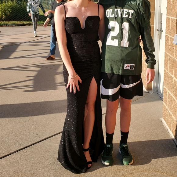 Black sparkly homecoming dress - Picture 3 of 5